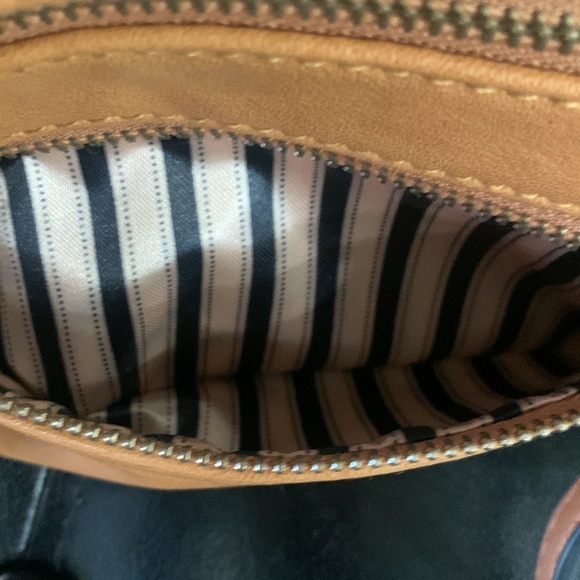 Tan Faux Leather Small Purse or Mulit Zippered Clutch With Shoulder Strap - Picture 7 of 8